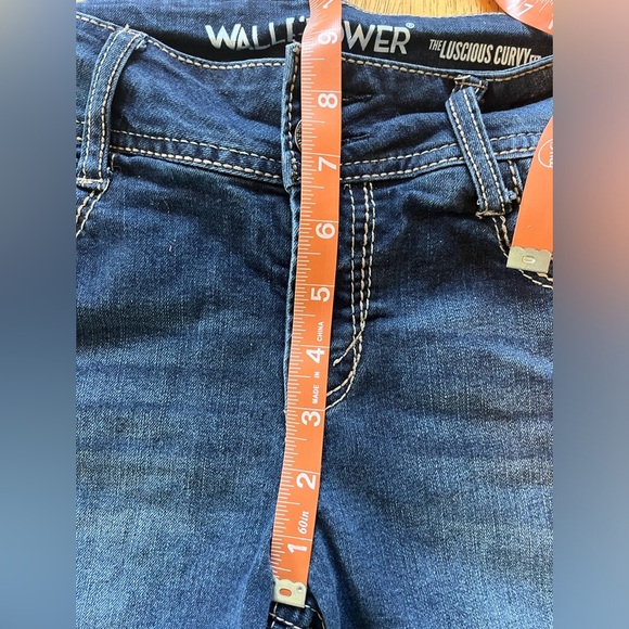 Women's Sz 5 JR Wallflower Denim Short Shorts Stretch Mid Rise Distressed Blue - Picture 7 of 8